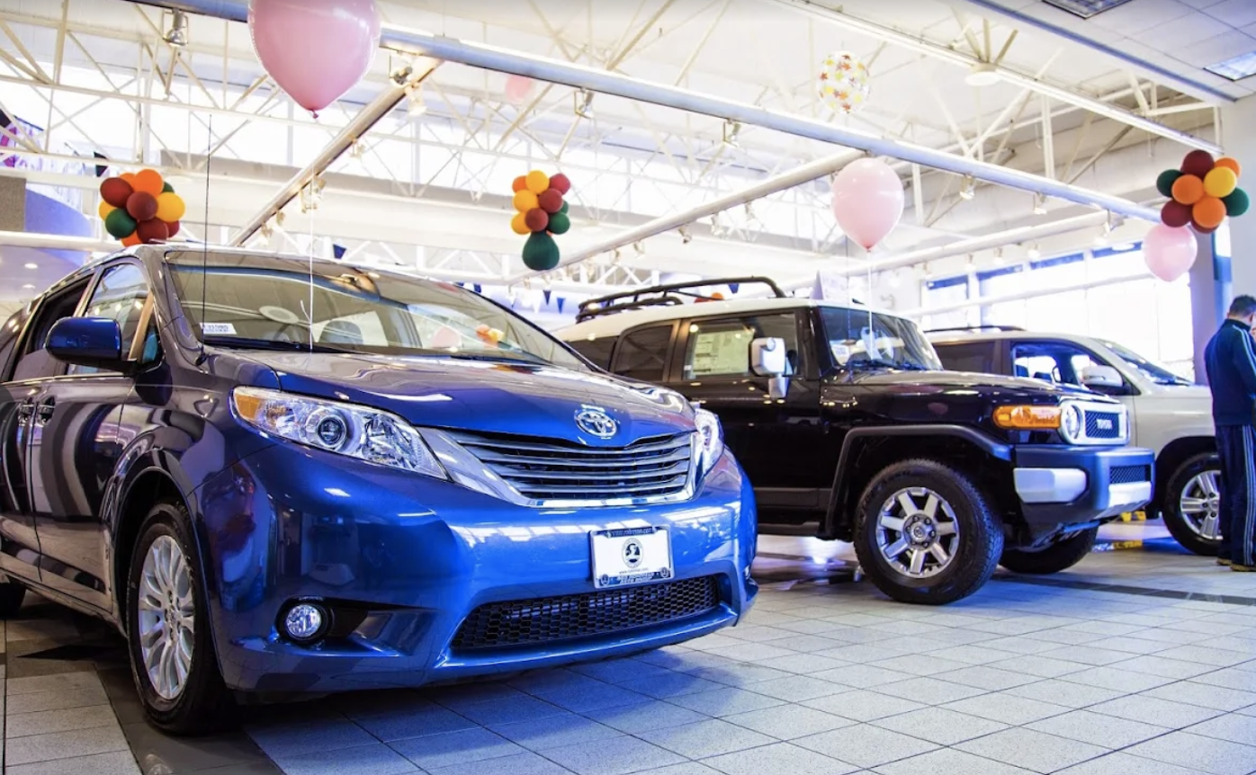 Pre-Owned Toyota Showroom at Oakbrook Toyota in Westmont, IL