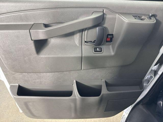 2024 Chevrolet Express LT Passenger