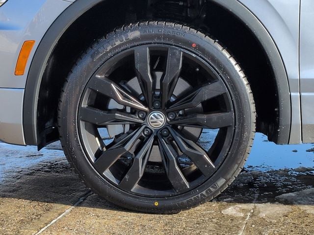 2021 Volkswagen Tiguan 2.0T SE R-Line Black