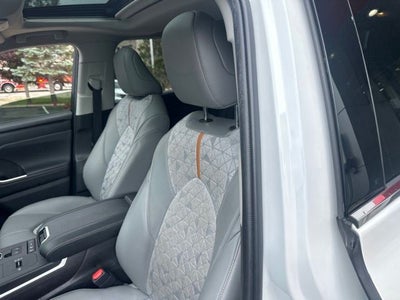 2022 Toyota Highlander Hybrid Bronze Edition