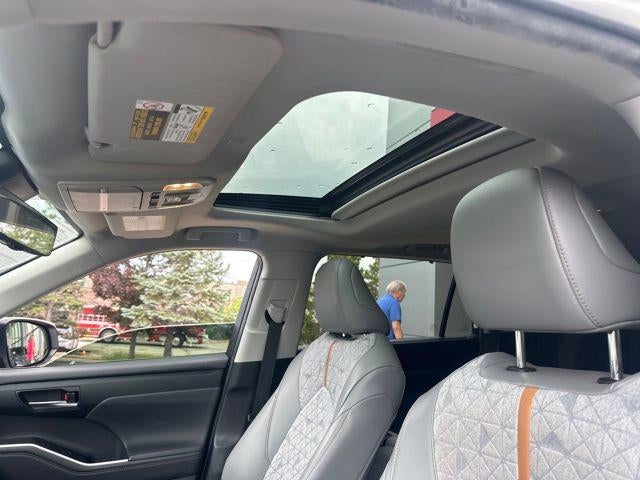 2022 Toyota Highlander Hybrid Bronze Edition