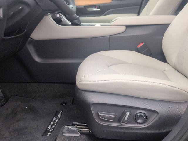 2026 Toyota GRAND HIGHLANDER HEV Limited