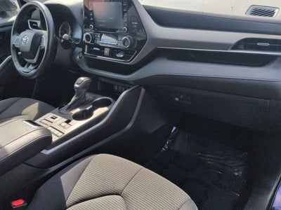 2022 Toyota HIGHLANDER LE