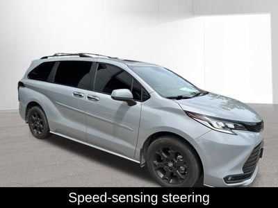 2025 Toyota Sienna Woodland Edition 7 Passenger