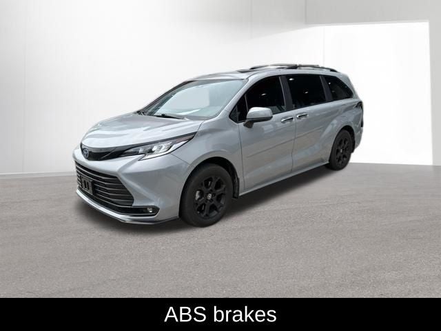 2025 Toyota Sienna Woodland Edition 7 Passenger