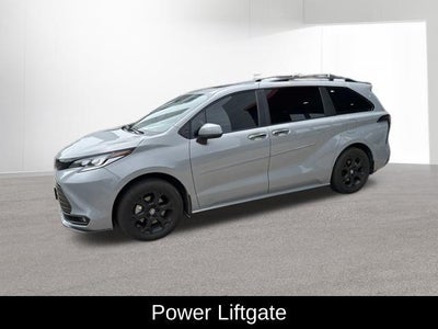2025 Toyota Sienna Woodland Edition 7 Passenger