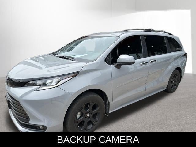 2025 Toyota Sienna Woodland Edition 7 Passenger