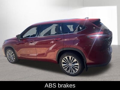 2022 Toyota Highlander Hybrid Platinum
