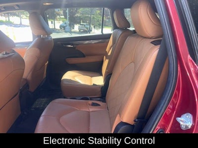 2022 Toyota Highlander Hybrid Platinum