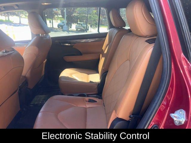 2022 Toyota Highlander Hybrid Platinum