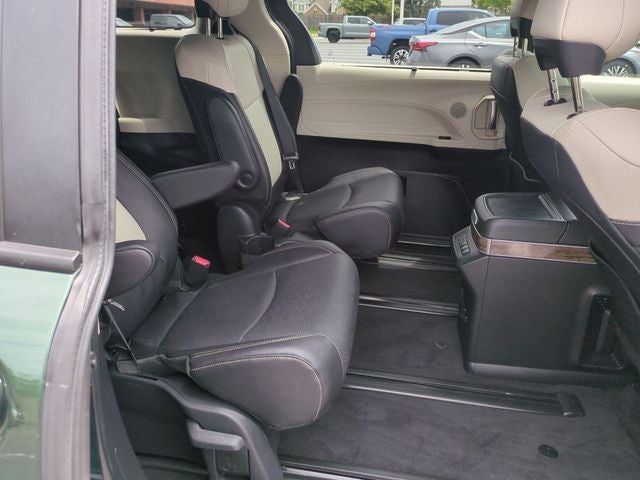 2025 Toyota Sienna Platinum 7 Passenger
