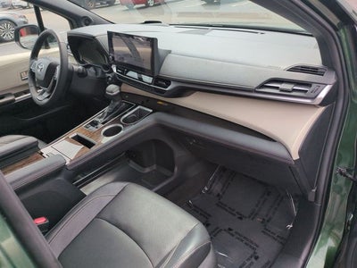 2025 Toyota Sienna Platinum 7 Passenger
