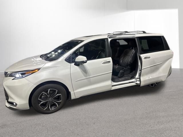 2025 Toyota Sienna Platinum 7 Passenger