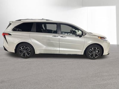 2025 Toyota Sienna Platinum 7 Passenger