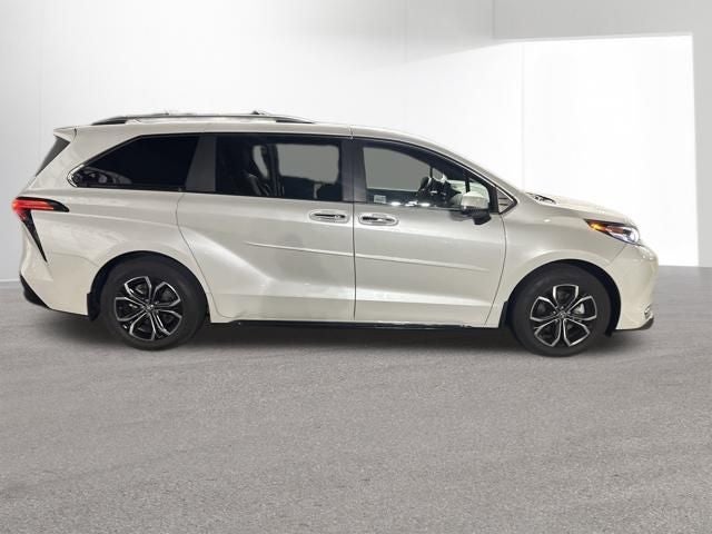 2025 Toyota Sienna Platinum 7 Passenger