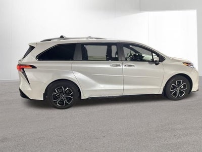 2025 Toyota Sienna Platinum 7 Passenger