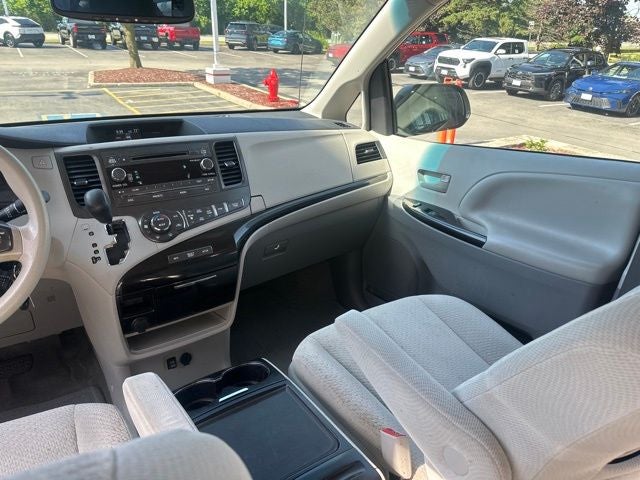 2014 Toyota SIENNA LE 3.5L LE 7 Passenger