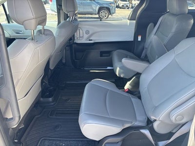 2025 Toyota SIENNA XLE XLE