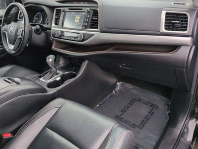 2017 Toyota HIGHLANDER XLE