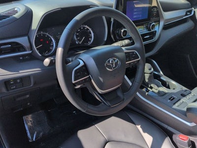 2025 Toyota HIGHLANDER XLE