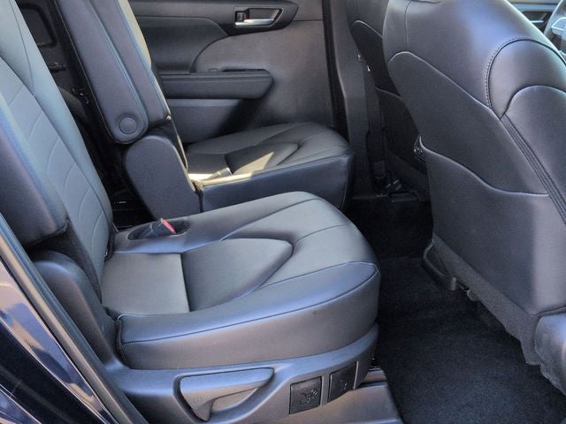 2025 Toyota HIGHLANDER XLE