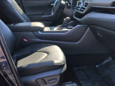 2025 Toyota HIGHLANDER XLE