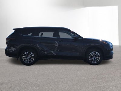 2025 Toyota HIGHLANDER XLE
