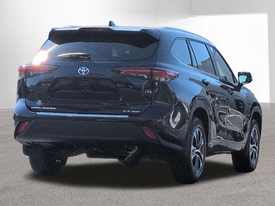 2025 Toyota HIGHLANDER XLE
