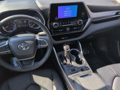 2025 Toyota HIGHLANDER XLE