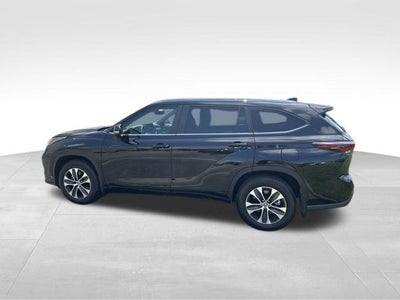 2025 Toyota Highlander XLE