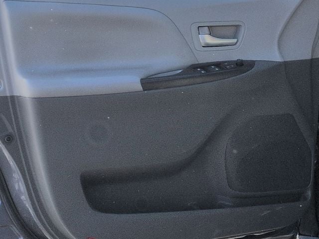 2015 Toyota SIENNA LE 3.5L LE 8 Passenger