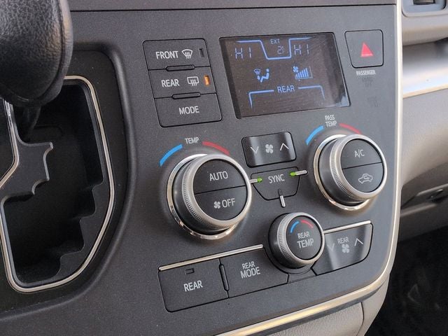 2015 Toyota SIENNA LE 3.5L LE 8 Passenger