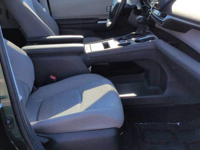 2024 Toyota SIENNA LE LE 8 Passenger