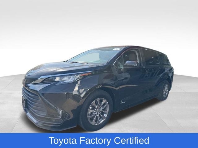 2021 Toyota Sienna LE 8-Passenger Hybrid FWD's photo