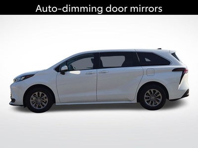 2025 Toyota Sienna LE 8 Passenger