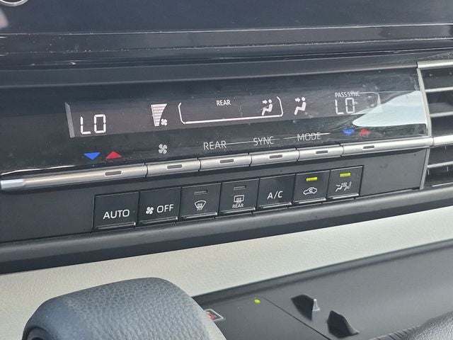 2025 Toyota Sienna LE 8 Passenger