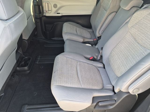 2025 Toyota Sienna LE 8 Passenger