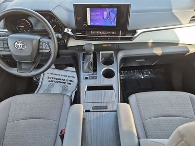 2025 Toyota Sienna LE 8 Passenger