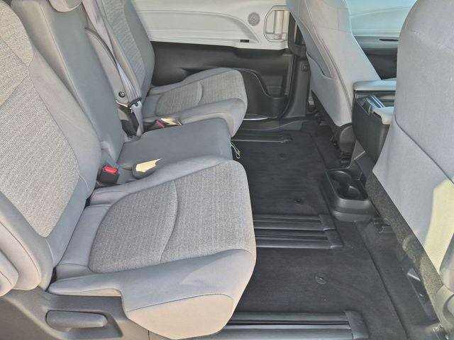 2025 Toyota Sienna LE 8 Passenger