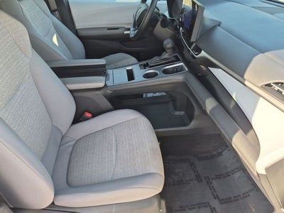 2025 Toyota Sienna LE 8 Passenger