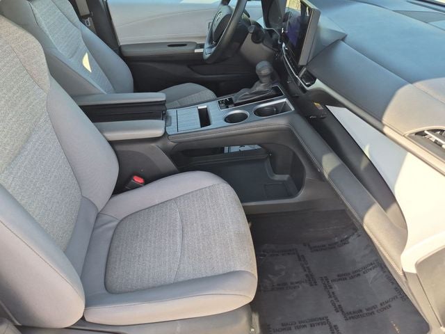 2025 Toyota Sienna LE 8 Passenger