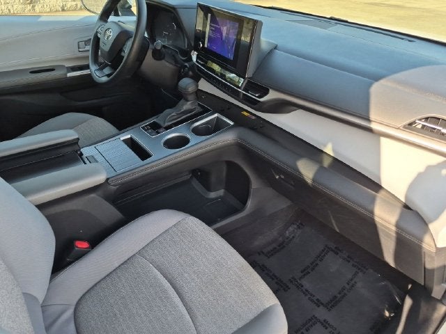 2025 Toyota Sienna LE 8 Passenger