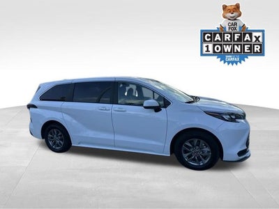 2025 Toyota Sienna LE 8 Passenger