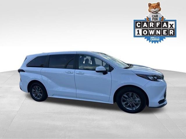 2025 Toyota Sienna LE 8 Passenger