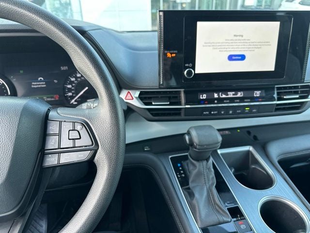 2025 Toyota Sienna LE 8 Passenger