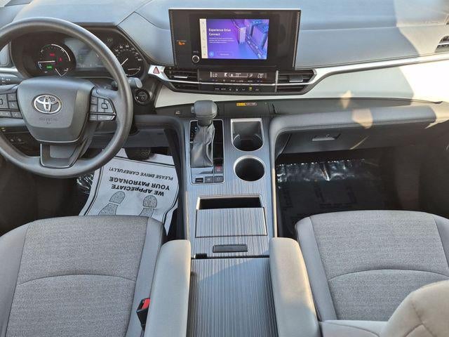 2025 Toyota Sienna LE 8 Passenger