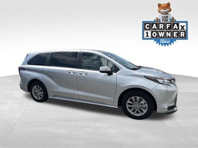 2025 Toyota Sienna LE 8 Passenger