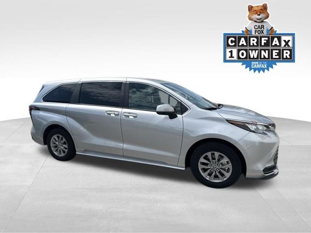 2025 Toyota Sienna LE 8 Passenger
