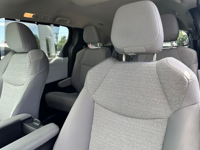 2025 Toyota Sienna LE 8 Passenger