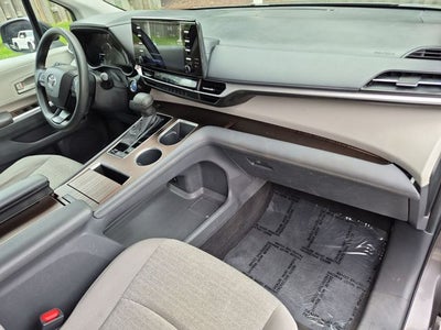 2024 Toyota Sienna LE 8 Passenger